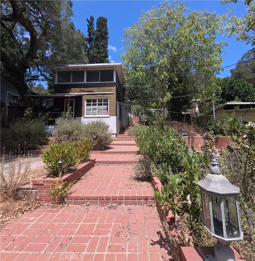 8709 Lookout Mountain Los Angeles, CA 90046