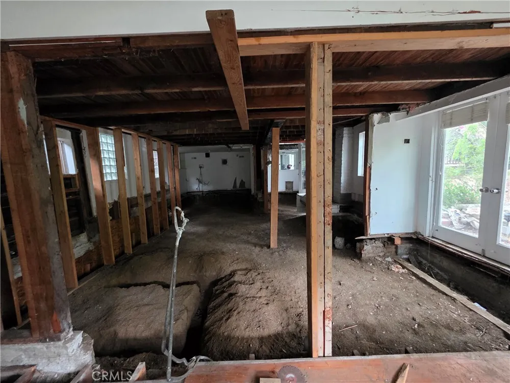 8709 Lookout Mountain Los Angeles, CA 90046