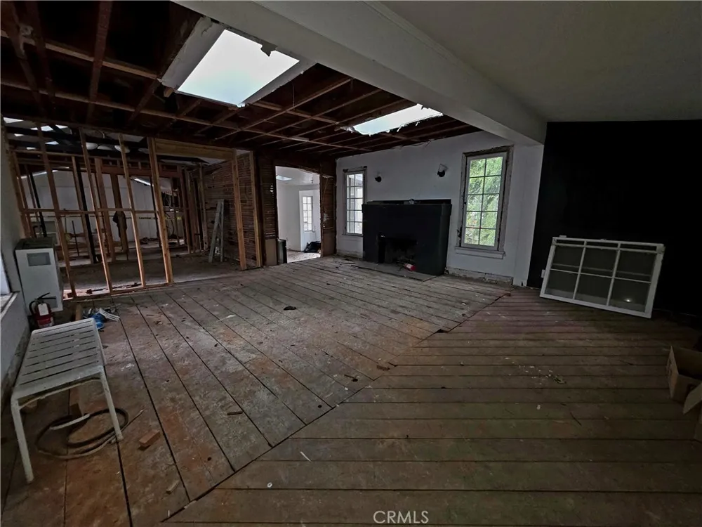 8709 Lookout Mountain Los Angeles, CA 90046