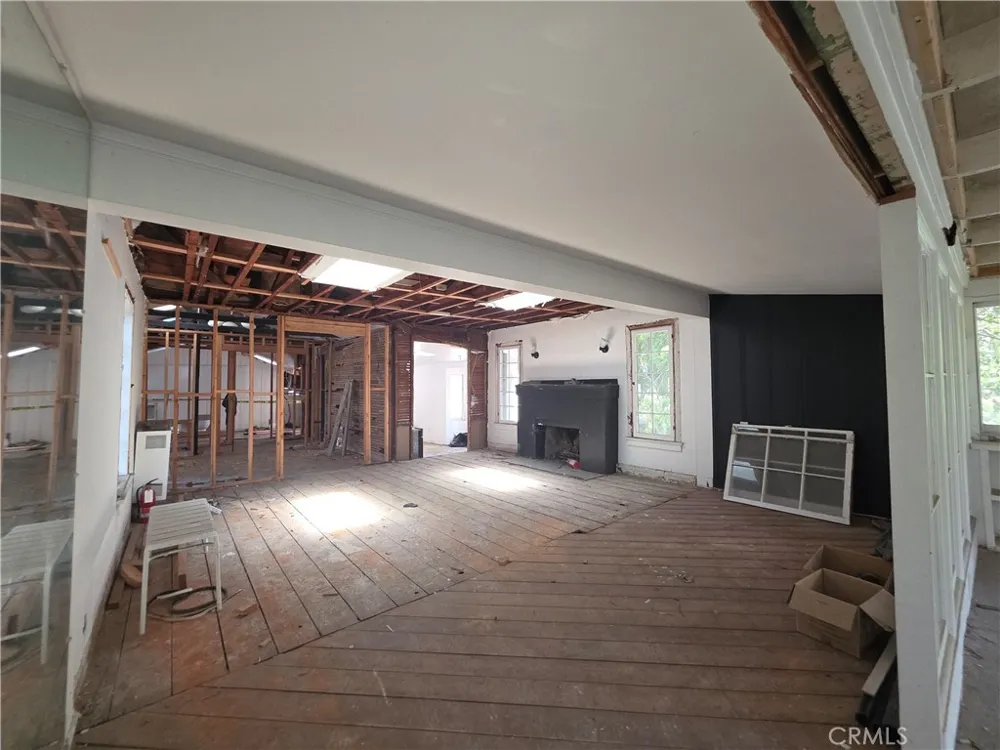 8709 Lookout Mountain Los Angeles, CA 90046