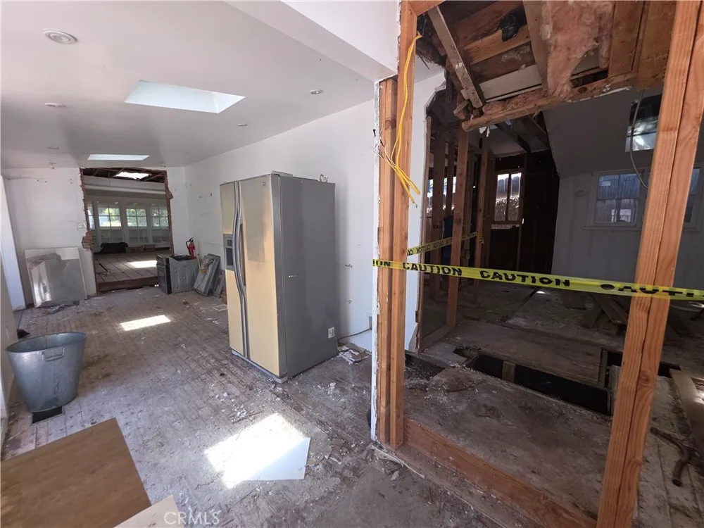 8709 Lookout Mountain Los Angeles, CA 90046
