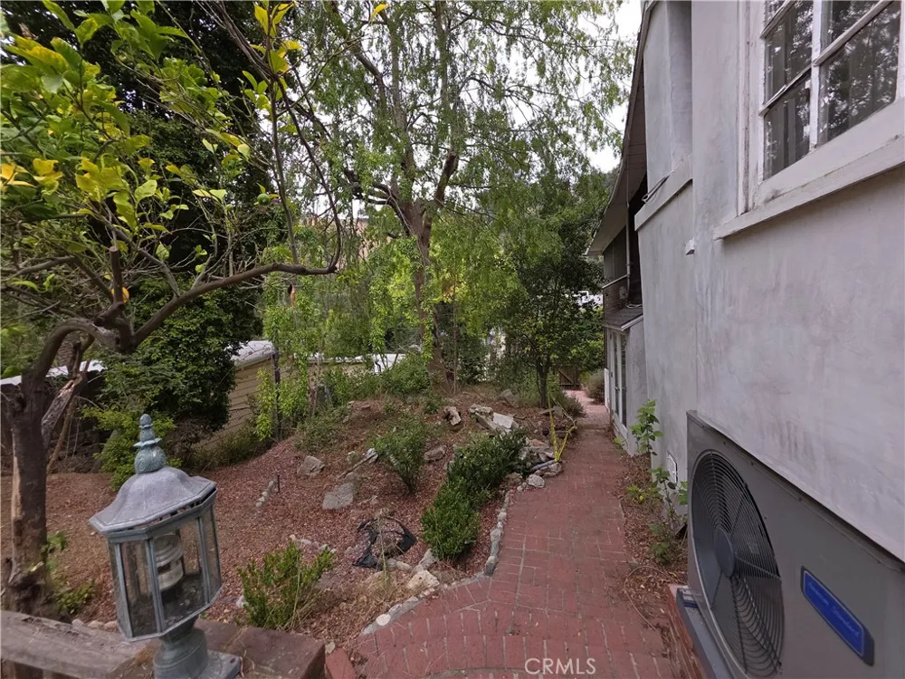 8709 Lookout Mountain Los Angeles, CA 90046