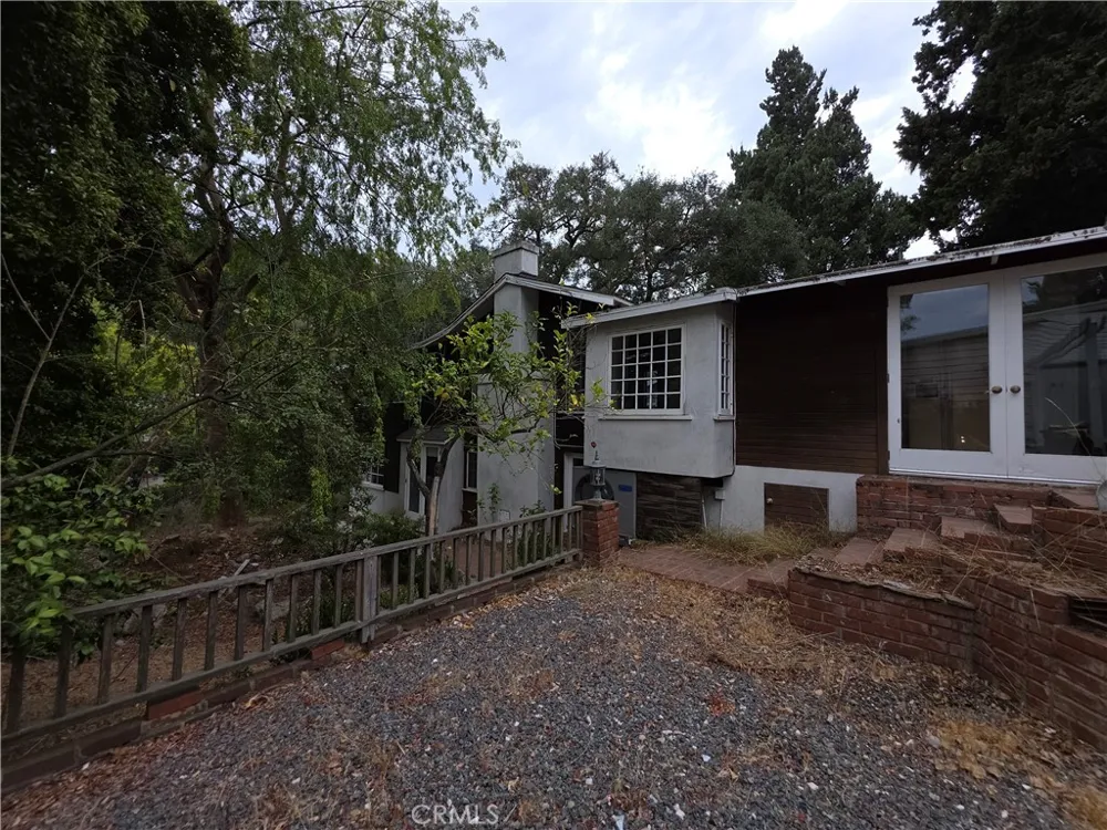 8709 Lookout Mountain Los Angeles, CA 90046