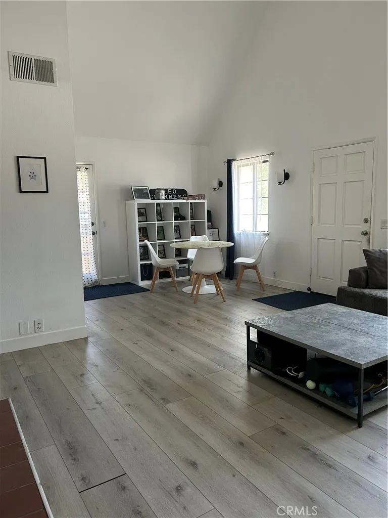 11300 Foothill Boulevard #19 Sylmar, CA 91342