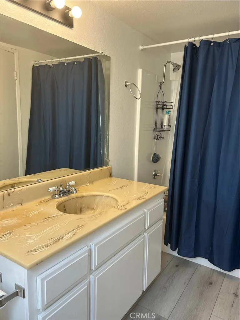 11300 Foothill Boulevard #19 Sylmar, CA 91342