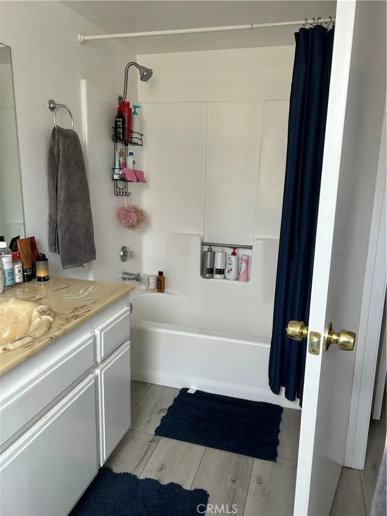 11300 Foothill Boulevard #19 Sylmar, CA 91342