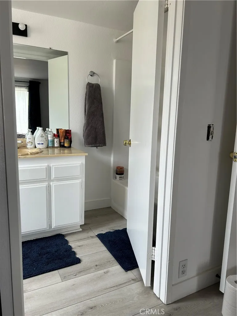 11300 Foothill Boulevard #19 Sylmar, CA 91342