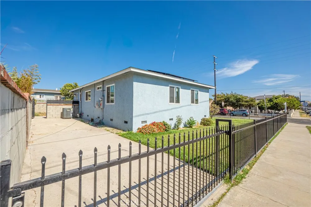 1087 253rd Street Harbor City, CA 90710