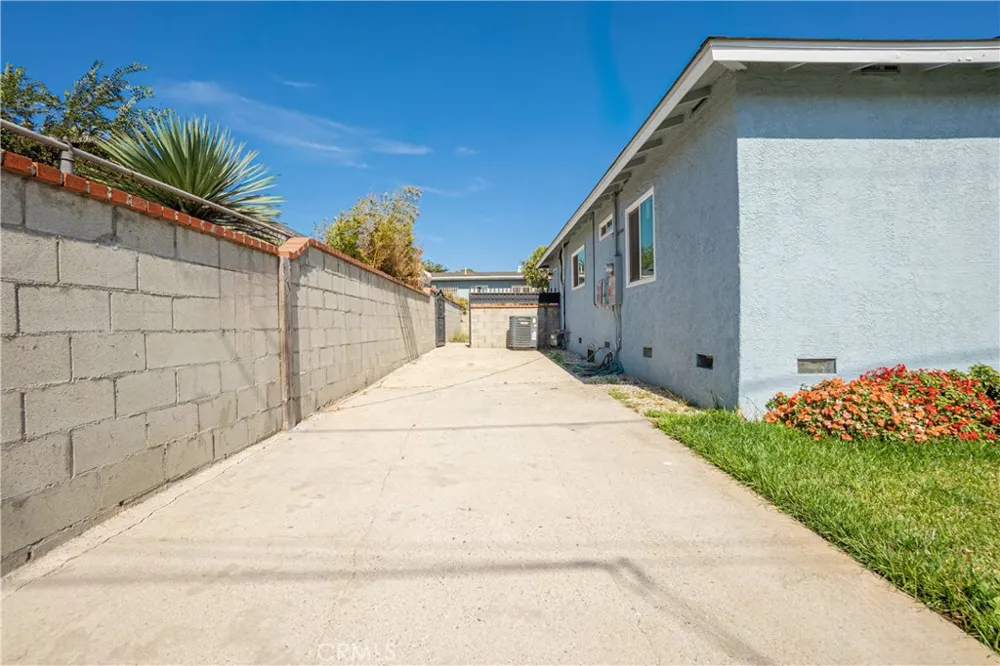 1087 253rd Street Harbor City, CA 90710