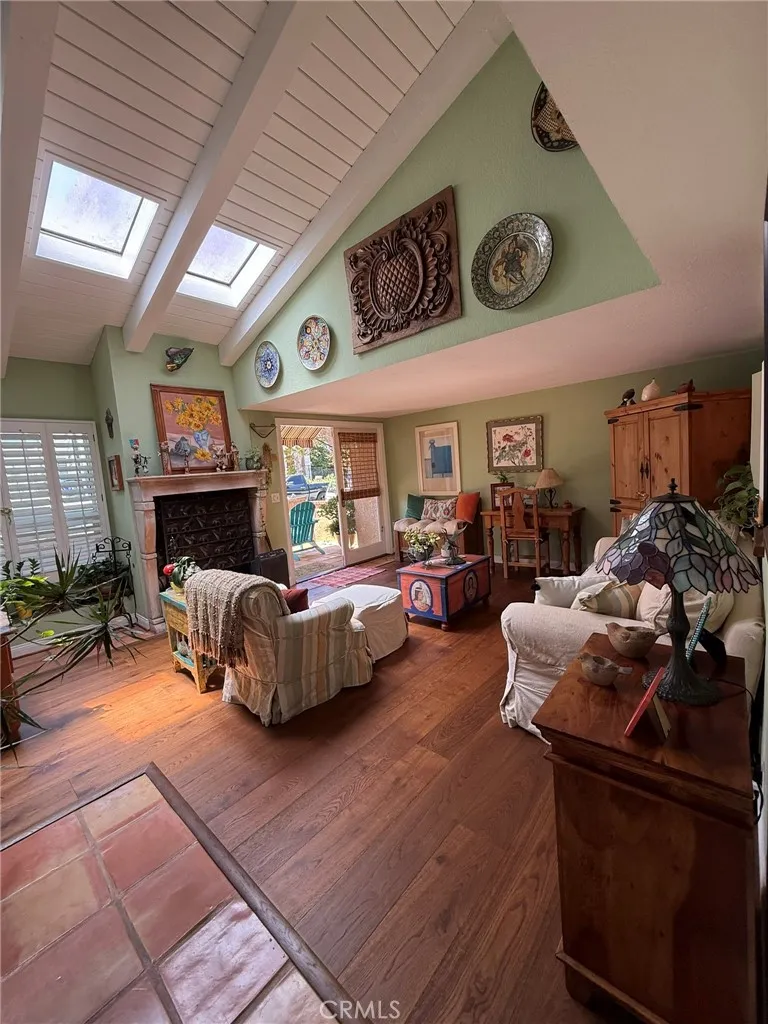 108 Morningside Manhattan Beach, CA 90266