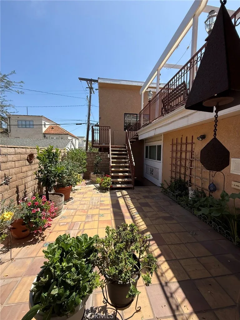 108 Morningside Manhattan Beach, CA 90266