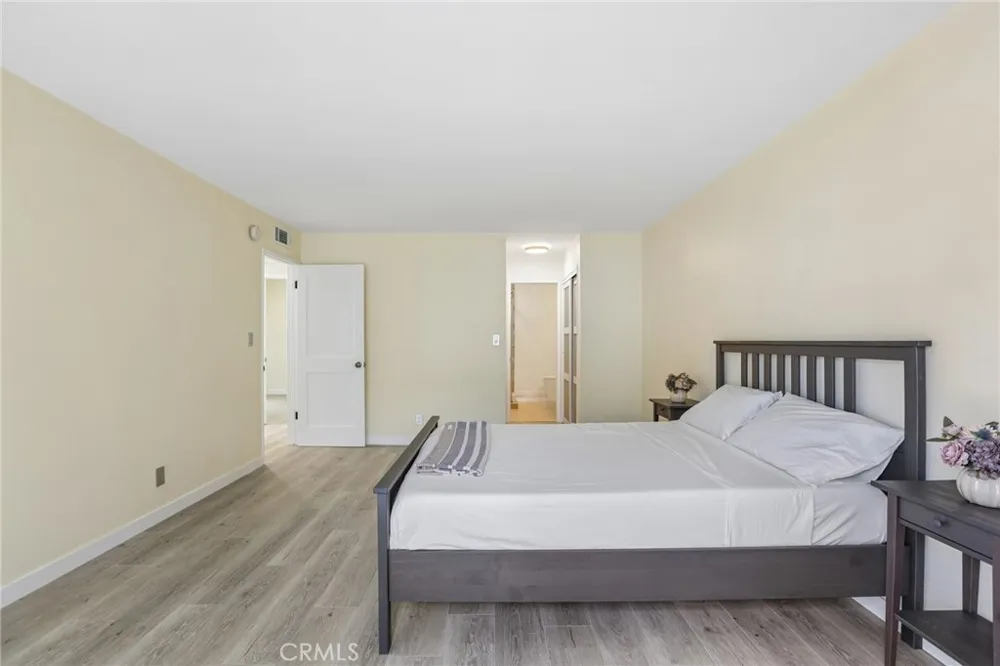 8105 Redlands Street #107 Playa del Rey, CA 90293