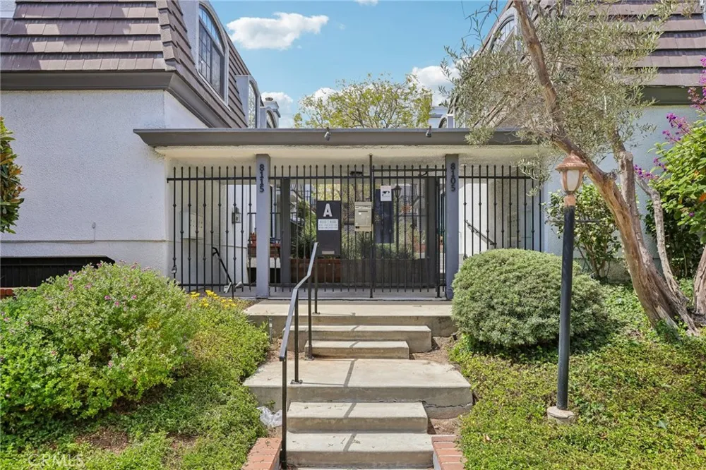 8105 Redlands Street #107 Playa del Rey, CA 90293