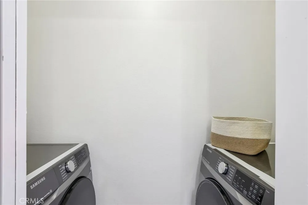 8105 Redlands Street #107 Playa del Rey, CA 90293