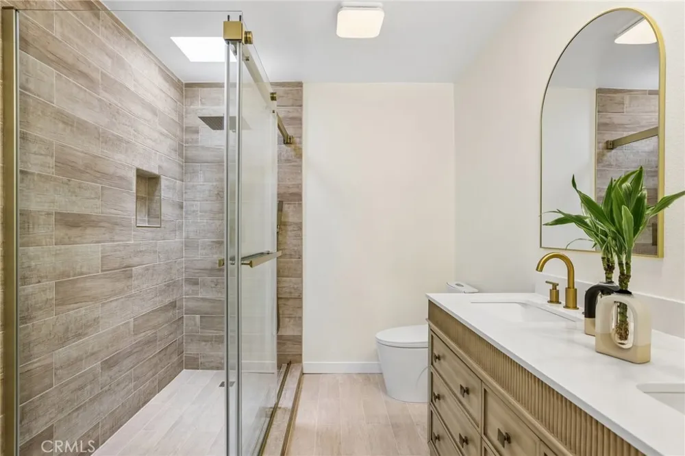 8105 Redlands Street #107 Playa del Rey, CA 90293