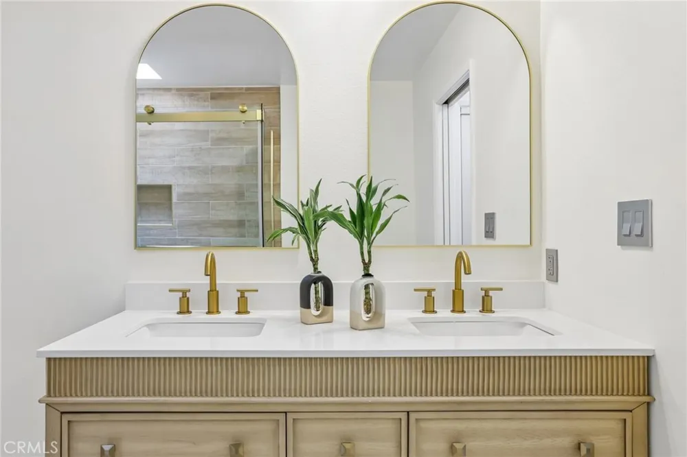 8105 Redlands Street #107 Playa del Rey, CA 90293