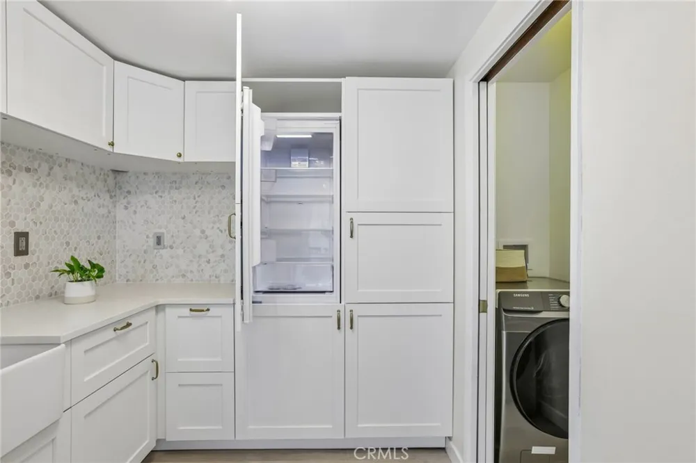 8105 Redlands Street #107 Playa del Rey, CA 90293