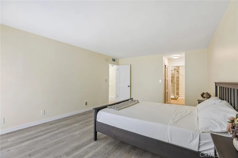 8105 Redlands Street #107 Playa del Rey, CA 90293