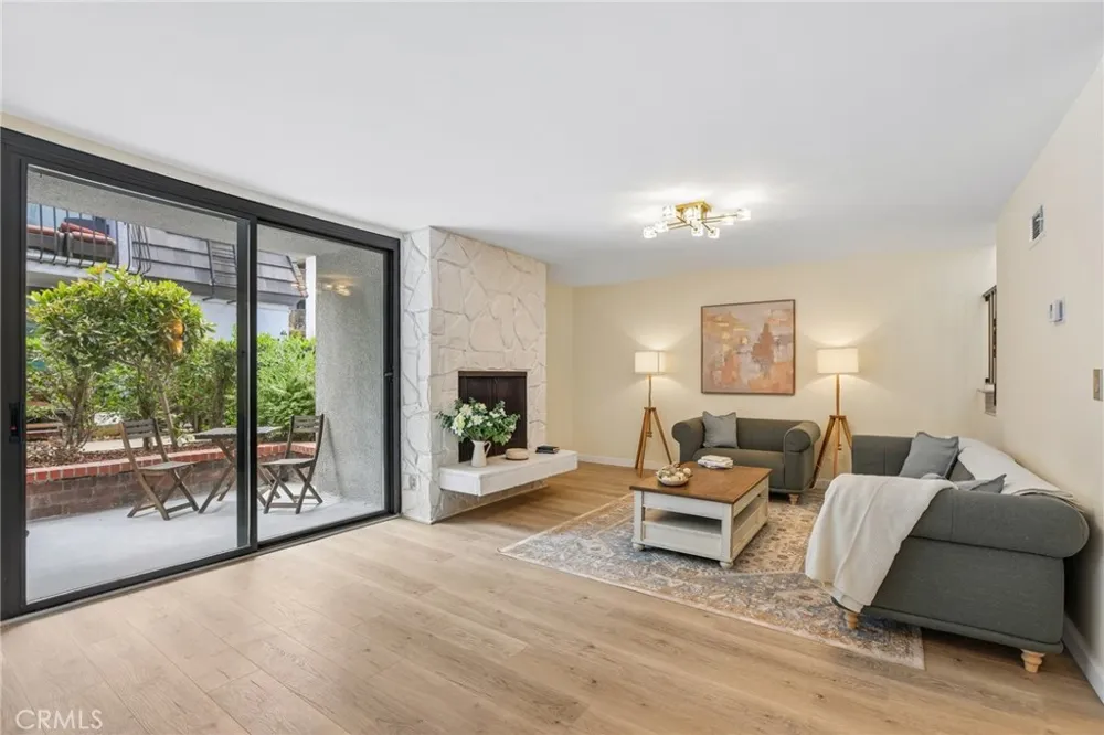 8105 Redlands Street #107 Playa del Rey, CA 90293