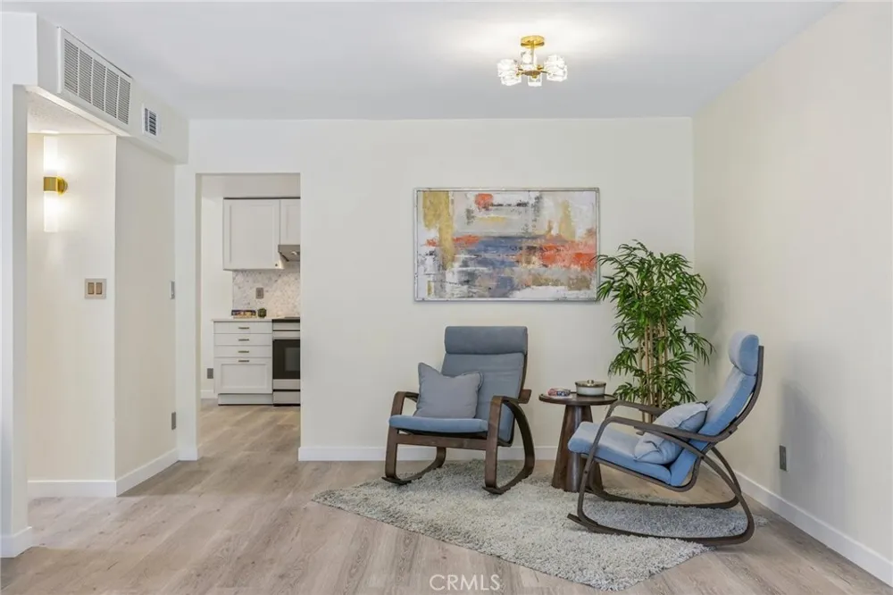 8105 Redlands Street #107 Playa del Rey, CA 90293