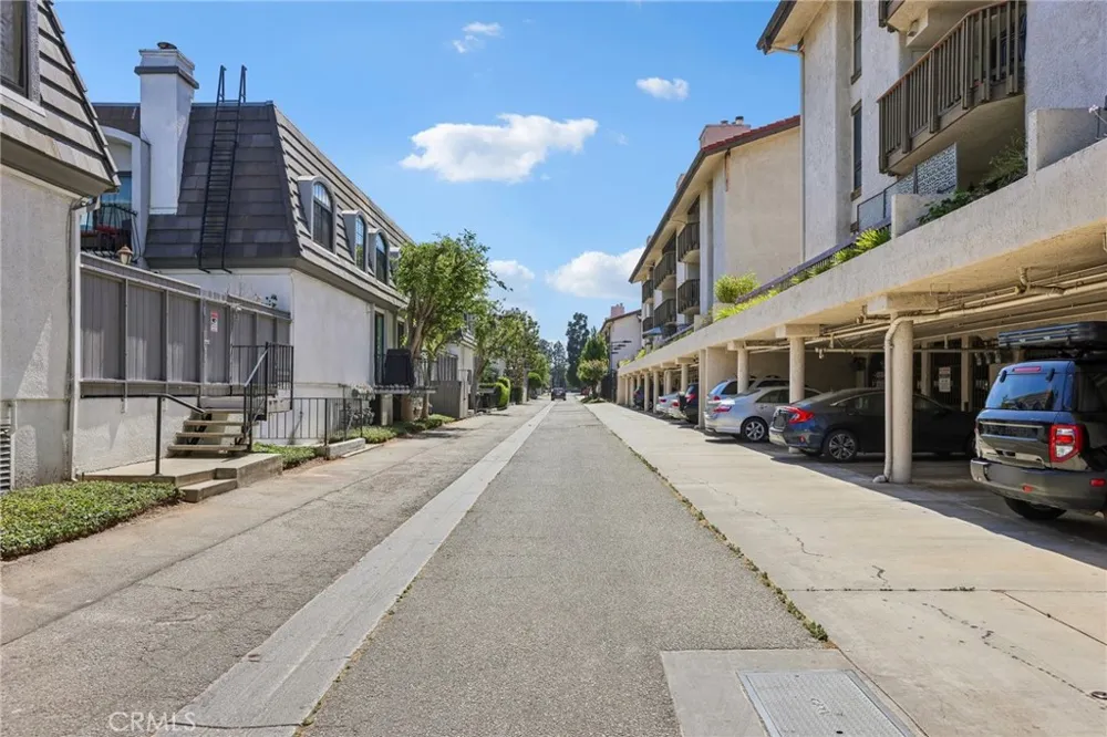8105 Redlands Street #107 Playa del Rey, CA 90293