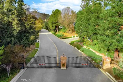 15877 Esquilime Drive