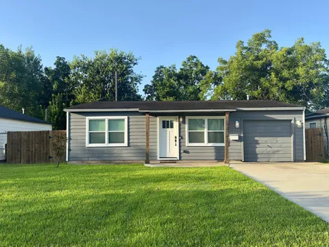 4814 Holloway Drive