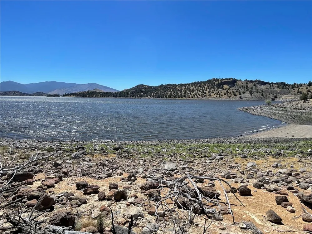 40 Lake Shore Drive Weed, CA 96094