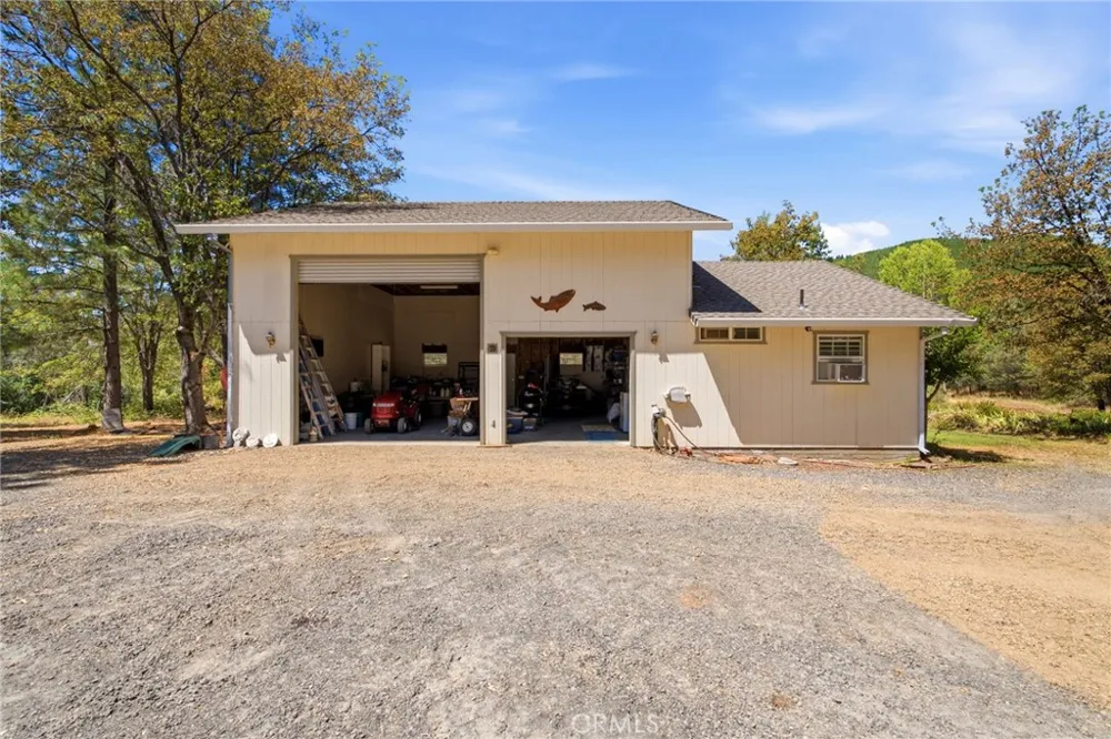29529 CA 299 East Round Mountain, CA 96065
