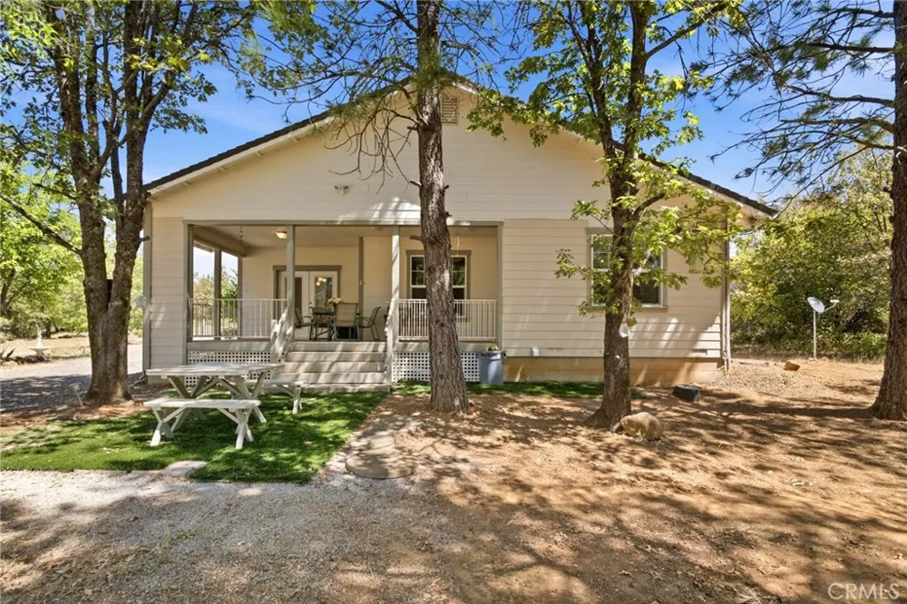 29529 CA 299 East Round Mountain, CA 96065