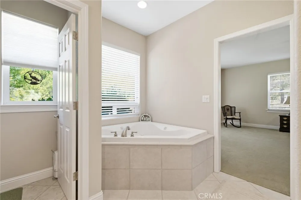29529 CA 299 East Round Mountain, CA 96065