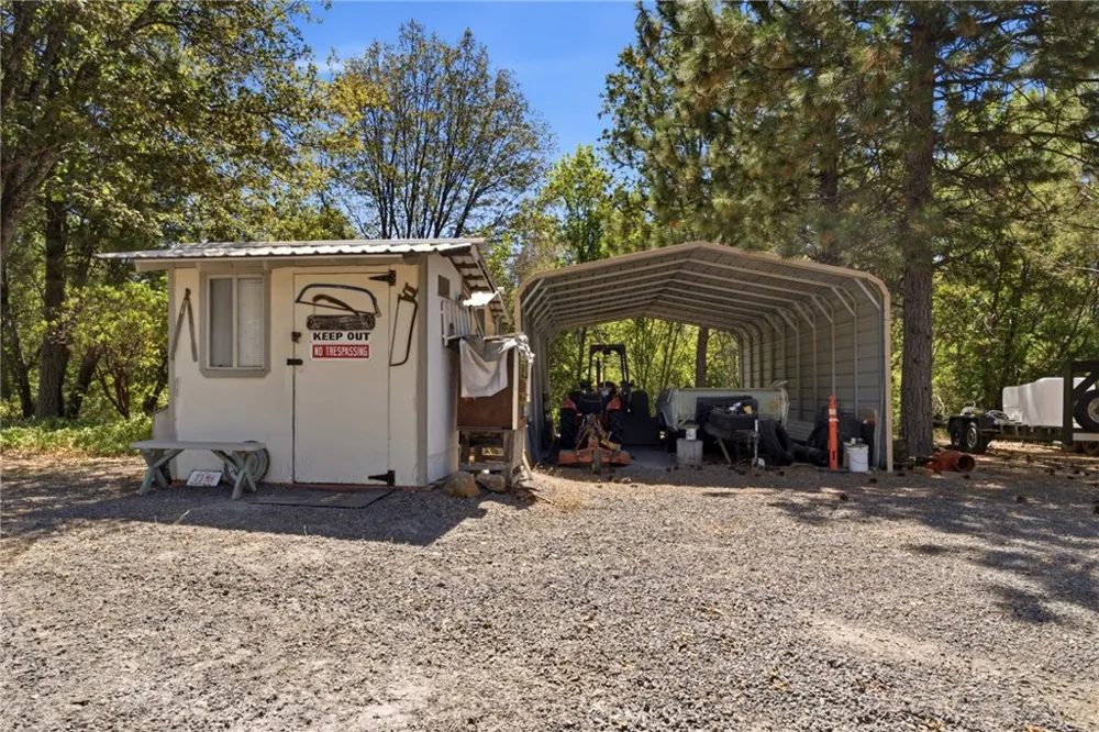 29529 CA 299 East Round Mountain, CA 96065