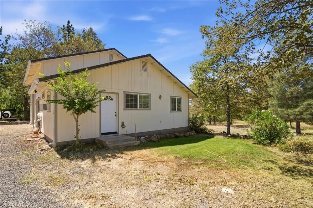 29529 CA 299 East Round Mountain, CA 96065