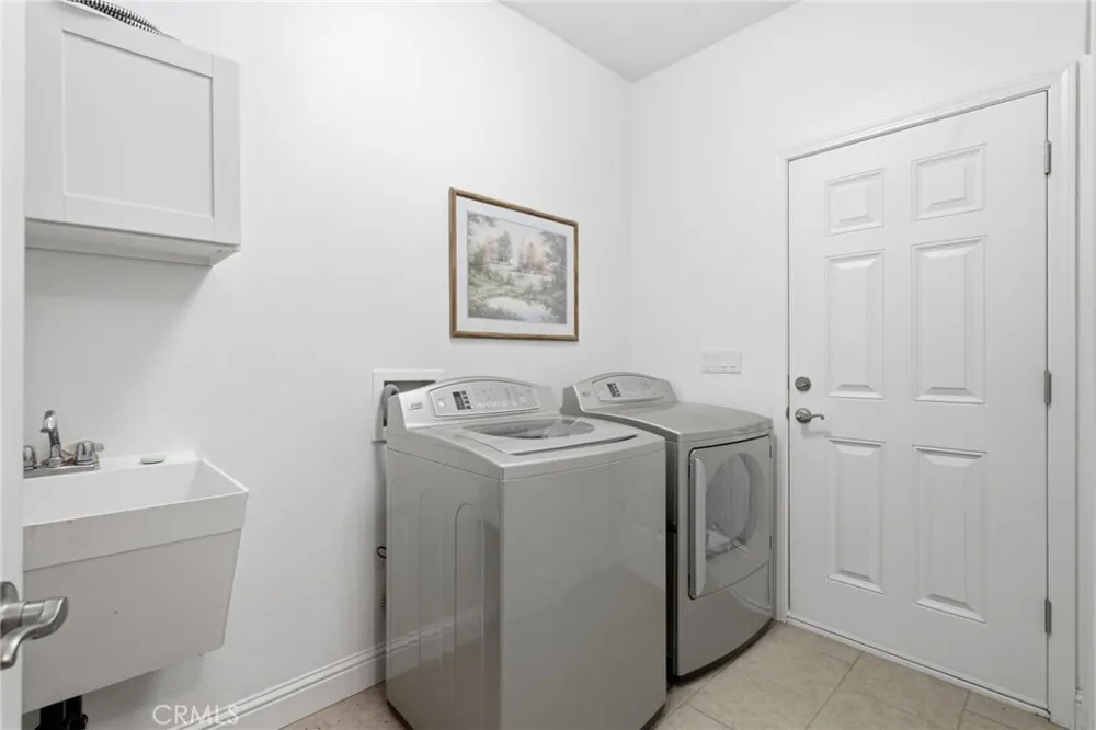 29529 CA 299 East Round Mountain, CA 96065