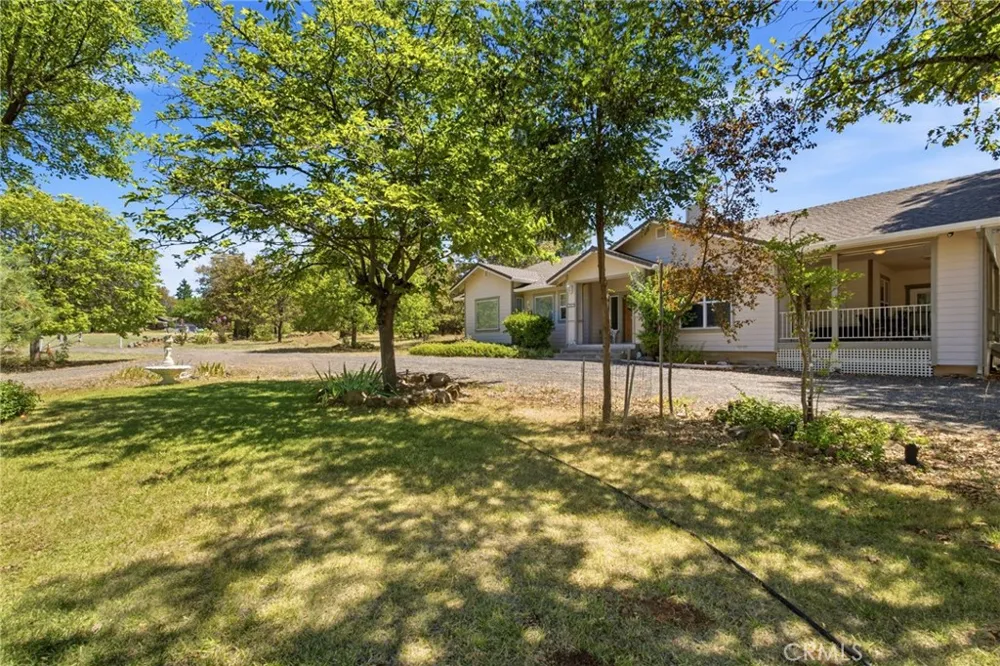 29529 CA 299 East Round Mountain, CA 96065