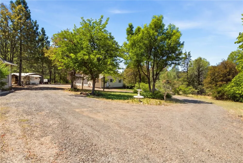29529 CA 299 East Round Mountain, CA 96065