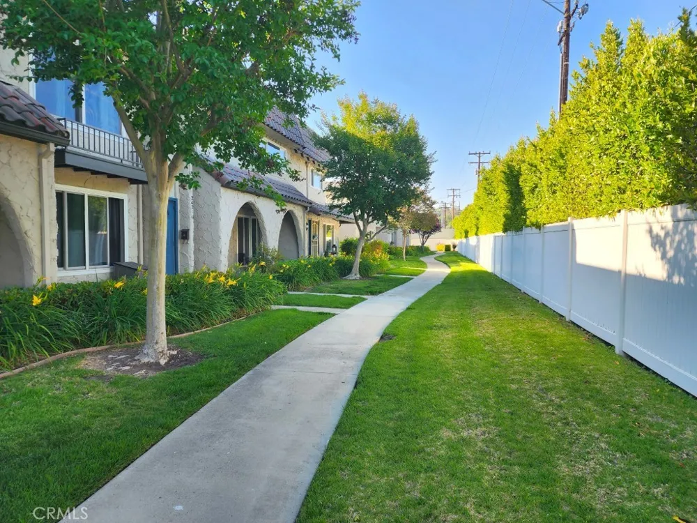 24223 La Glorita Circle Newhall, CA 91321