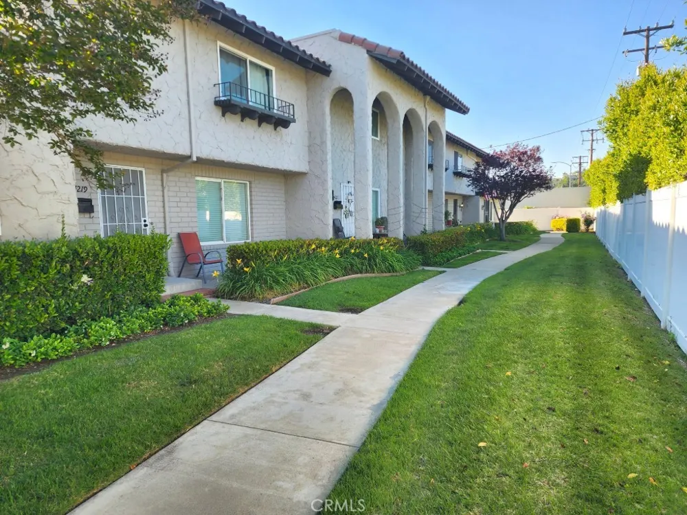 24223 La Glorita Circle Newhall, CA 91321