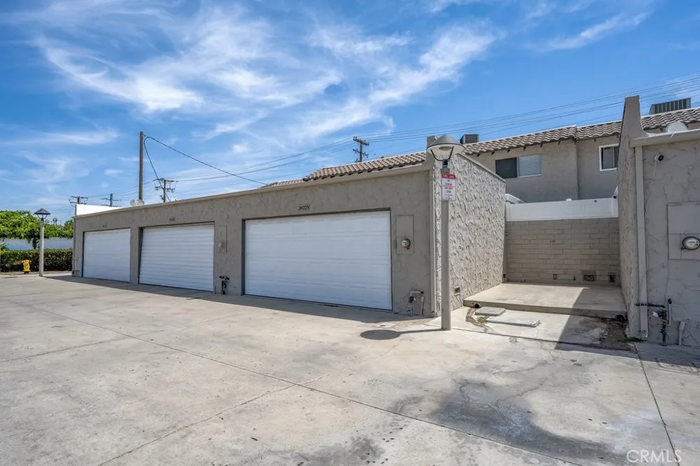 24223 La Glorita Circle Newhall, CA 91321