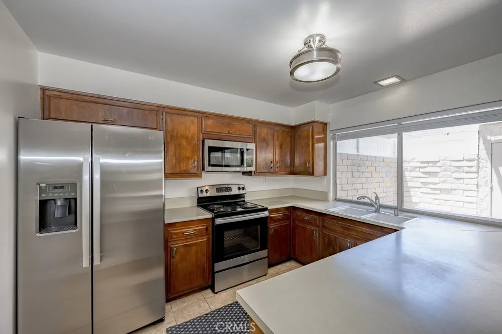 24223 La Glorita Circle Newhall, CA 91321