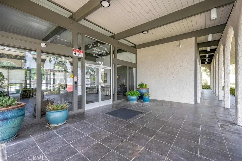 24223 La Glorita Circle Newhall, CA 91321