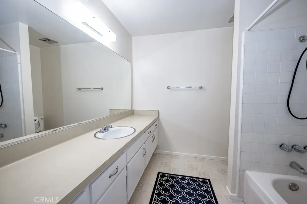 24223 La Glorita Circle Newhall, CA 91321