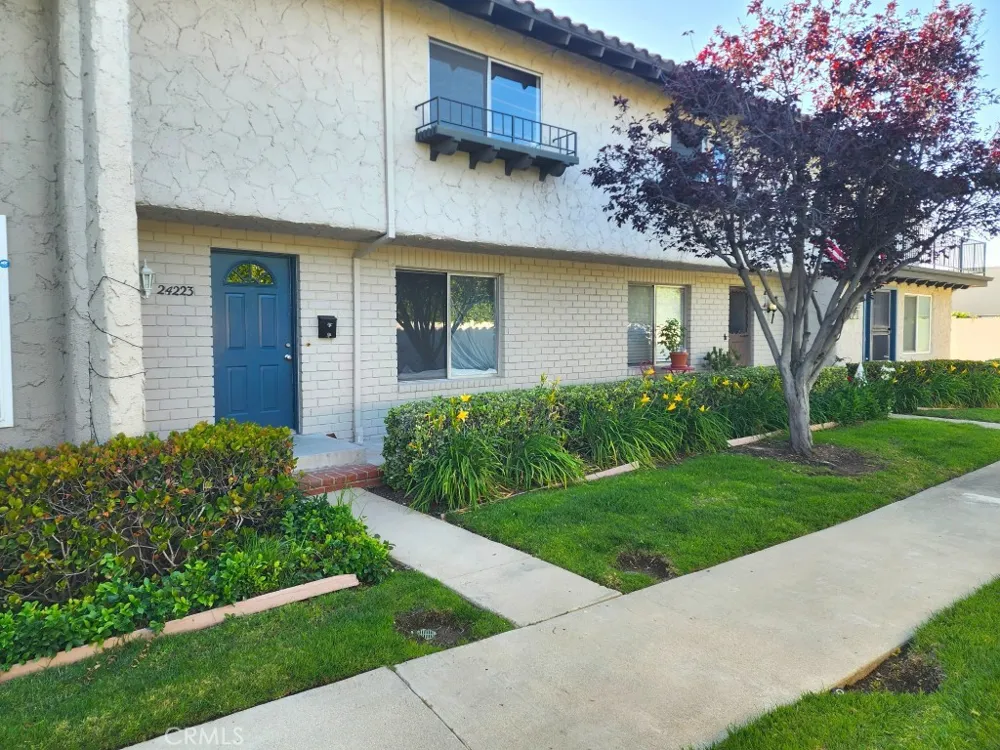 24223 La Glorita Circle Newhall, CA 91321