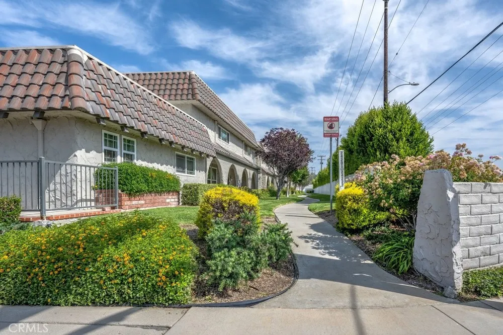 24223 La Glorita Circle Newhall, CA 91321