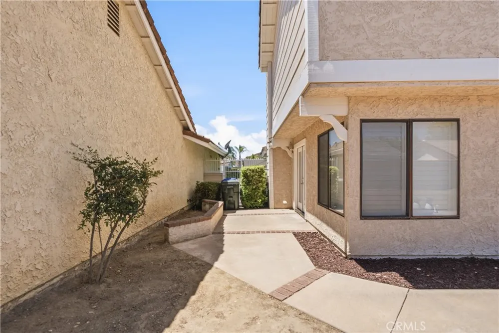 26060 Sombras Court Valencia, CA 91355