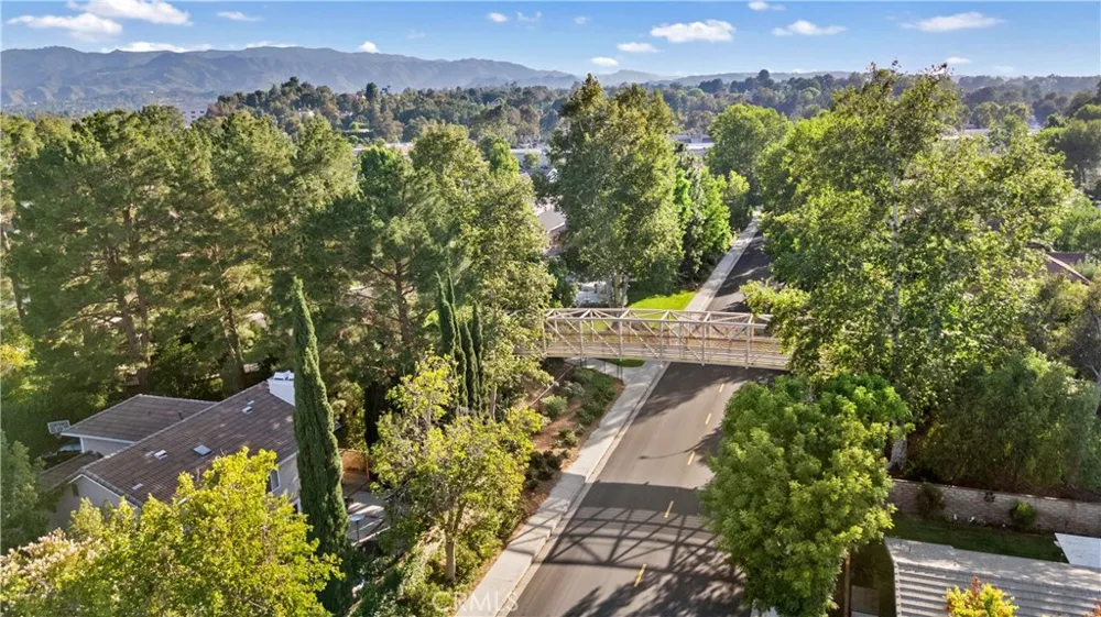 26060 Sombras Court Valencia, CA 91355