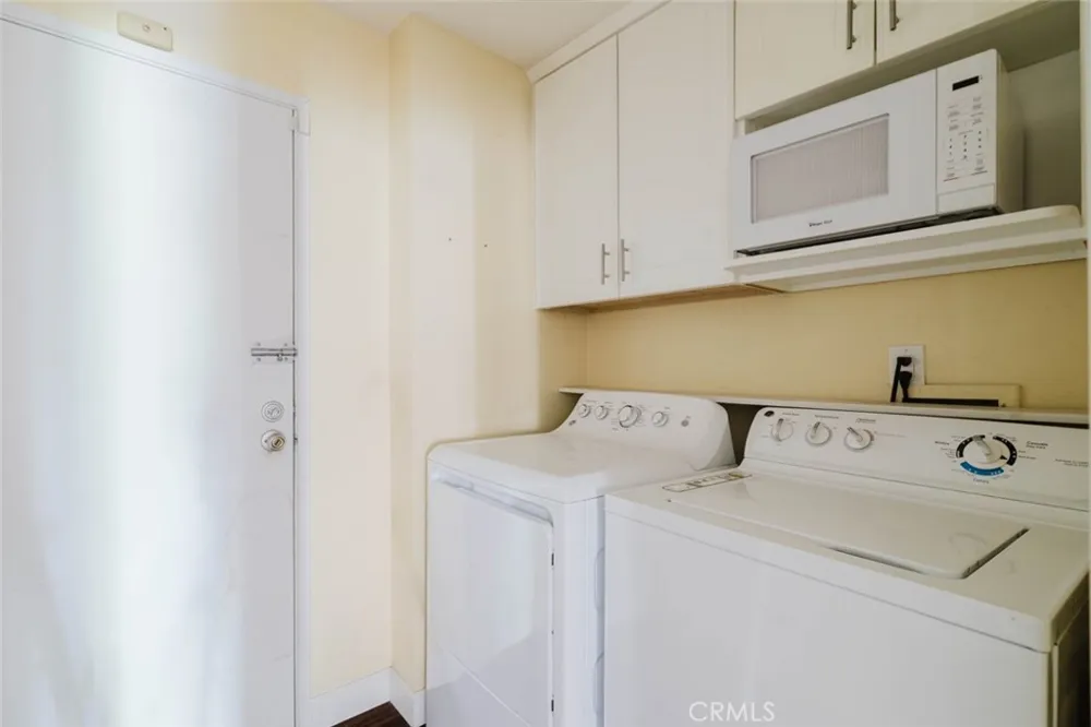 5333 Zelzah Avenue #203 Encino, CA 91316