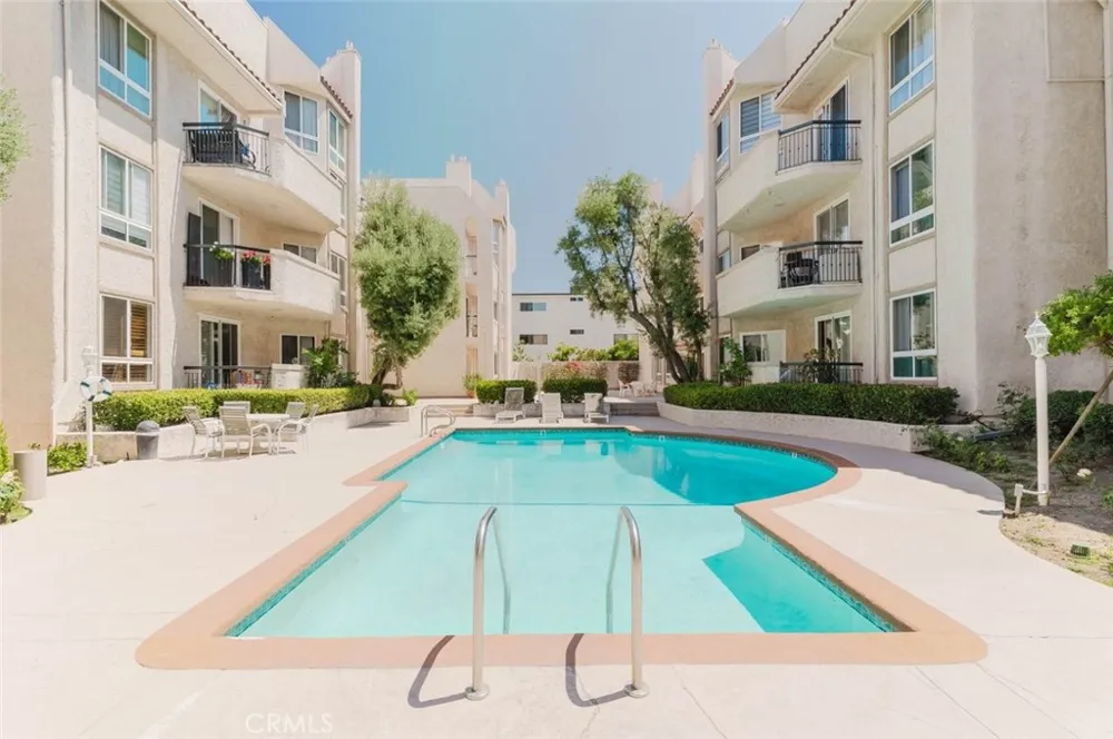 5333 Zelzah Avenue #203 Encino, CA 91316
