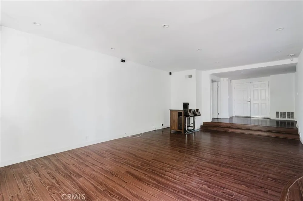 5333 Zelzah Avenue #203 Encino, CA 91316
