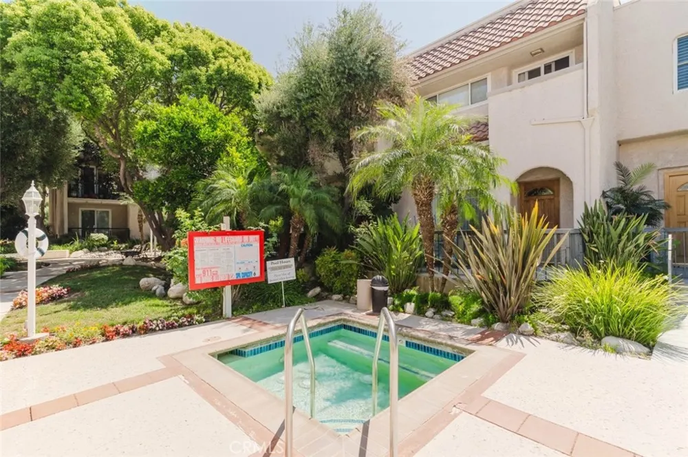 5333 Zelzah Avenue #203 Encino, CA 91316